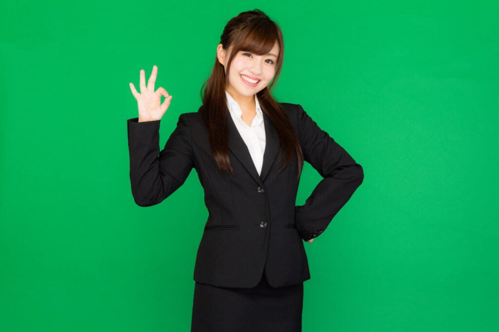 OKサインの女性
